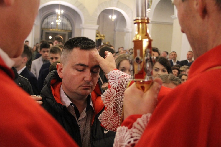 Bierzmowanie w kościele św. Jakuba w Tuchowie