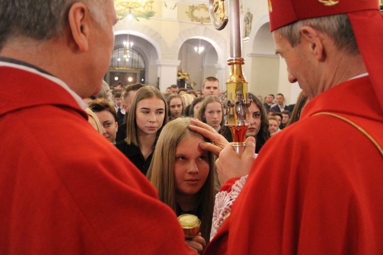 Bierzmowanie w kościele św. Jakuba w Tuchowie