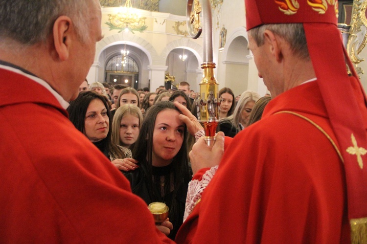 Bierzmowanie w kościele św. Jakuba w Tuchowie