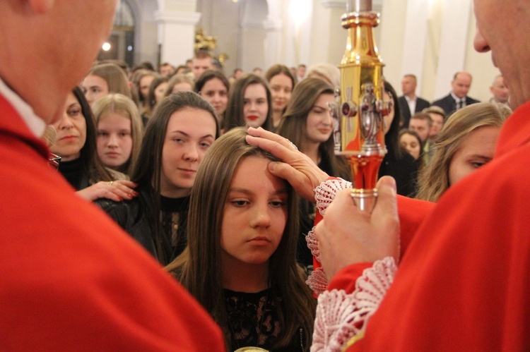 Bierzmowanie w kościele św. Jakuba w Tuchowie