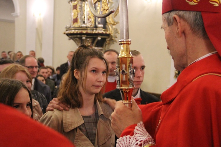 Bierzmowanie w kościele św. Jakuba w Tuchowie
