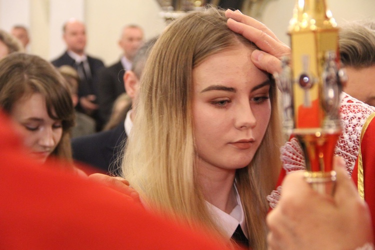 Bierzmowanie w kościele św. Jakuba w Tuchowie