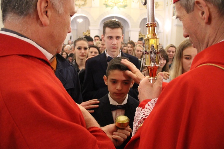 Bierzmowanie w kościele św. Jakuba w Tuchowie