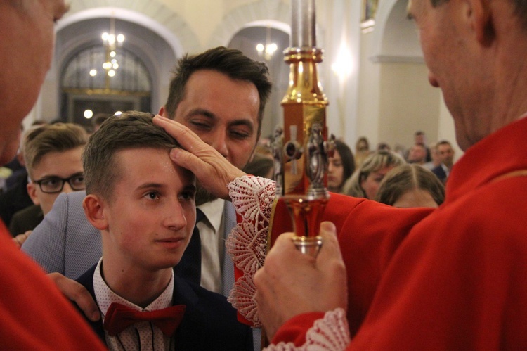 Bierzmowanie w kościele św. Jakuba w Tuchowie