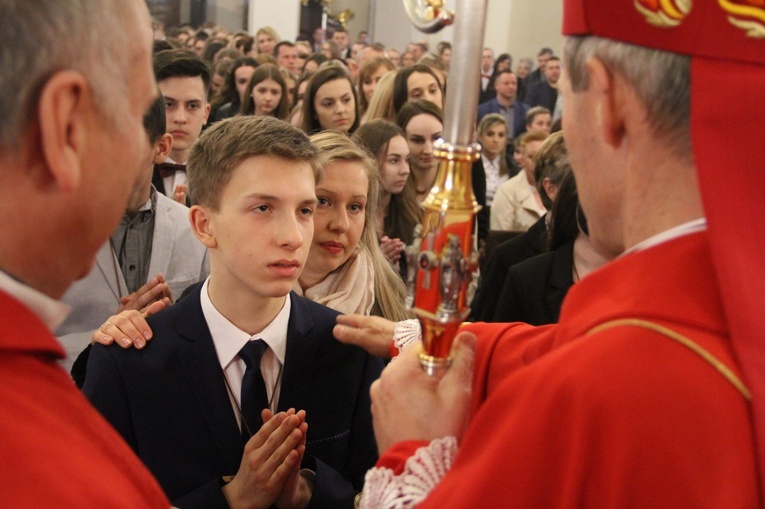 Bierzmowanie w kościele św. Jakuba w Tuchowie