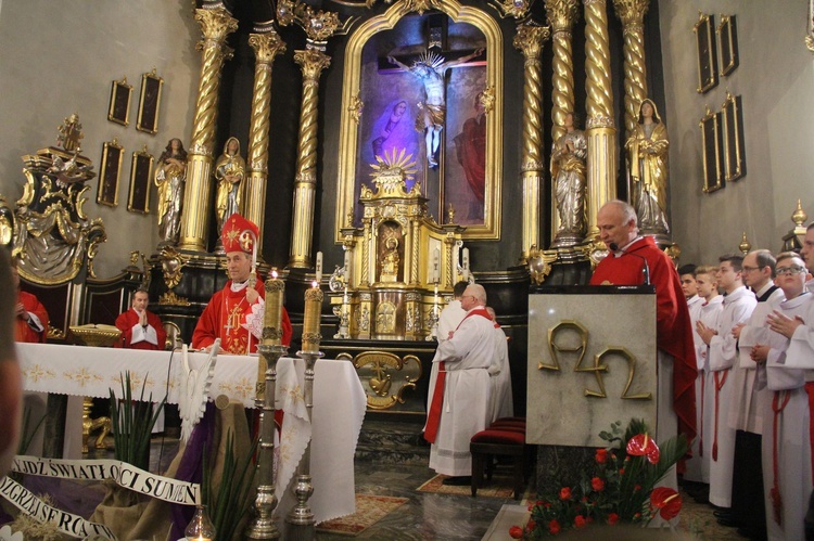 Bierzmowanie w kościele św. Jakuba w Tuchowie