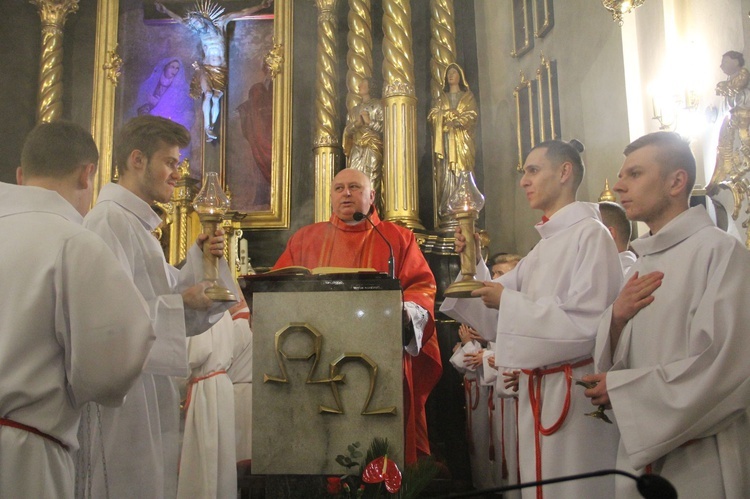 Bierzmowanie w kościele św. Jakuba w Tuchowie