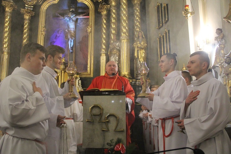 Bierzmowanie w kościele św. Jakuba w Tuchowie