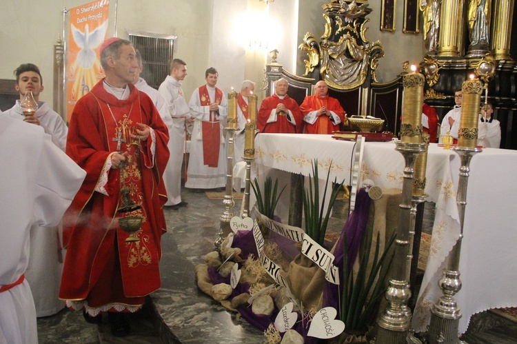 Bierzmowanie w kościele św. Jakuba w Tuchowie