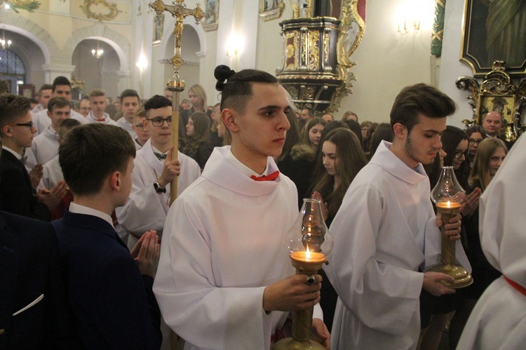 Bierzmowanie w kościele św. Jakuba w Tuchowie