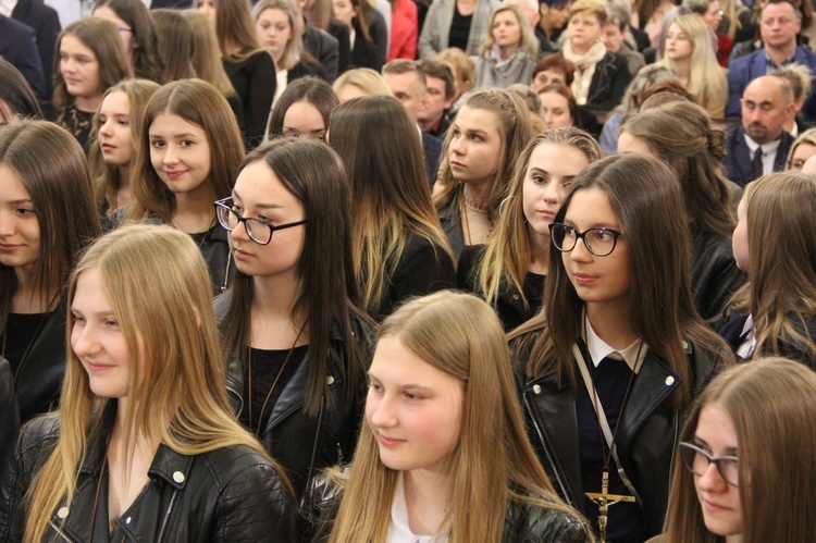 Bierzmowanie w kościele św. Jakuba w Tuchowie