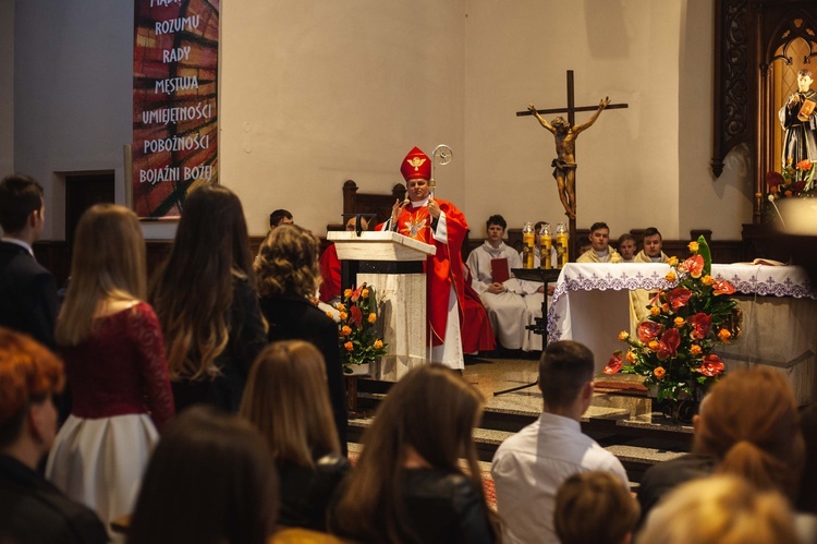 Bierzmowanie w kościele kolejowym - cz. 1