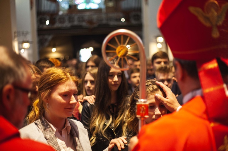 Bierzmowanie w kościele kolejowym - cz. 1