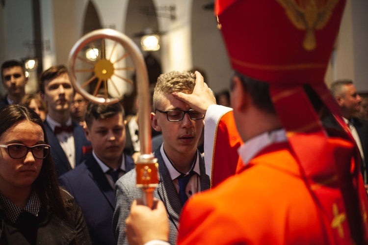 Bierzmowanie w kościele kolejowym - cz. 1