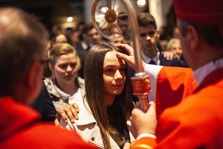 Bierzmowanie w kościele kolejowym - cz. 1