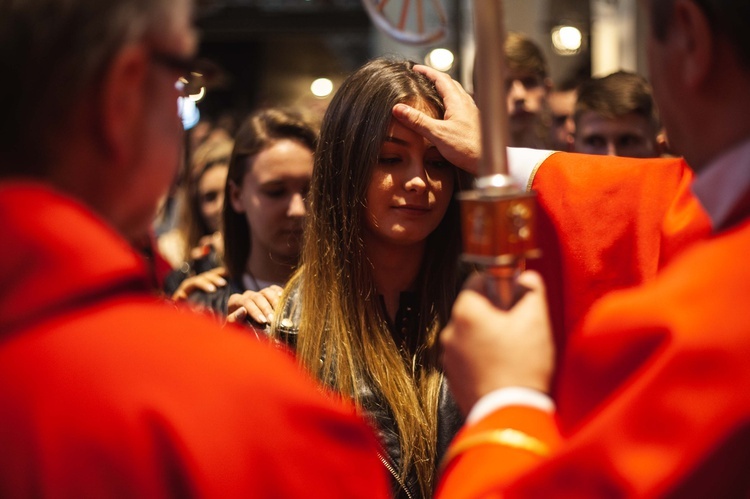 Bierzmowanie w kościele kolejowym - cz. 1