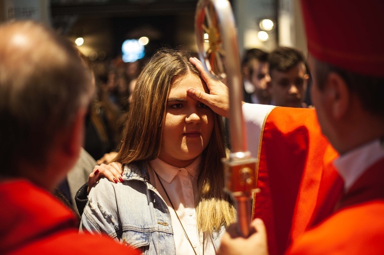 Bierzmowanie w kościele kolejowym - cz. 1