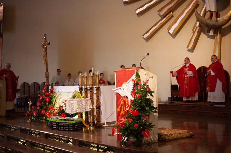 Nowy Sącz. Bierzmowanie u Niepokalanej - cz. 1 