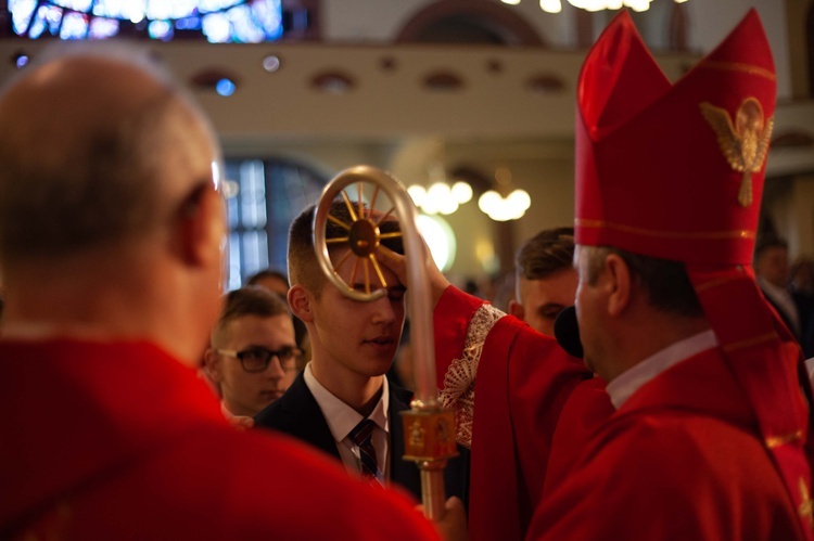 Nowy Sącz. Bierzmowanie u Niepokalanej - cz. 1 