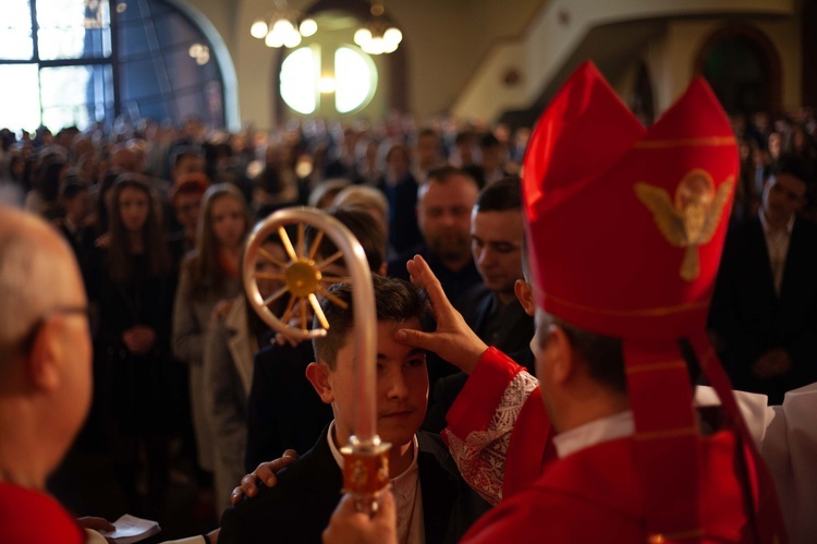 Nowy Sącz. Bierzmowanie u Niepokalanej - cz. 1 