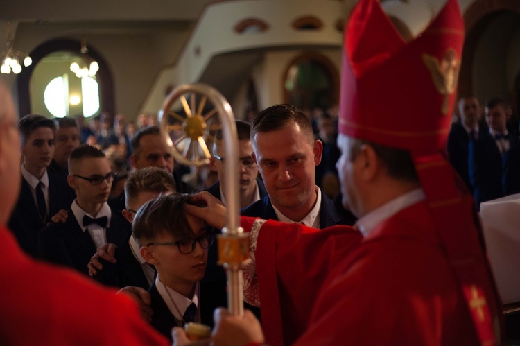 Nowy Sącz. Bierzmowanie u Niepokalanej - cz. 1 