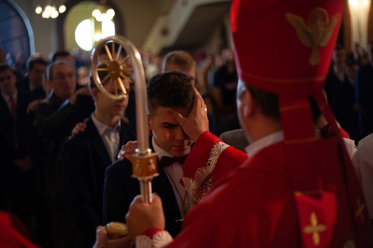 Nowy Sącz. Bierzmowanie u Niepokalanej - cz. 1 