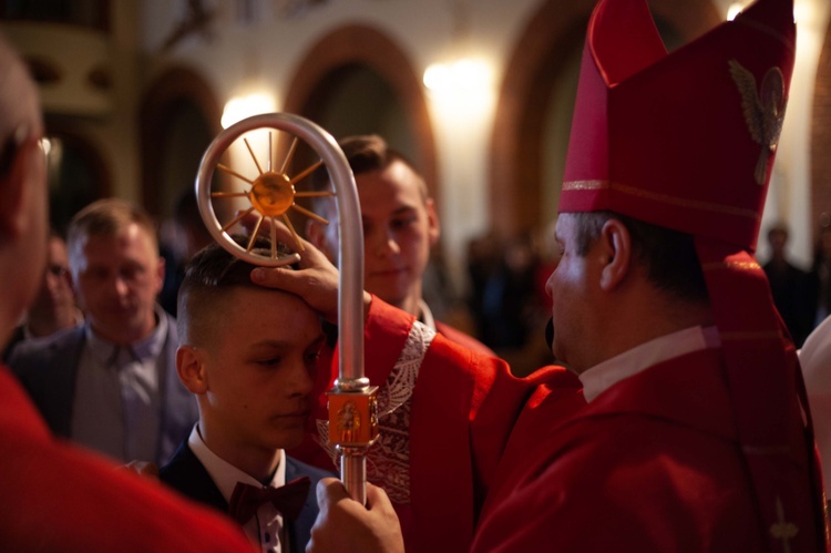 Nowy Sącz. Bierzmowanie u Niepokalanej - cz. 1 