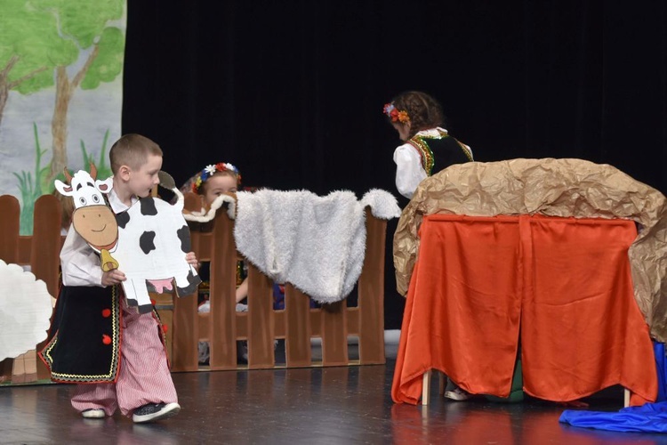 Dzieci z Publicznego Przedszkola Sióstr Prezentek na przeglądzie teatralnym 