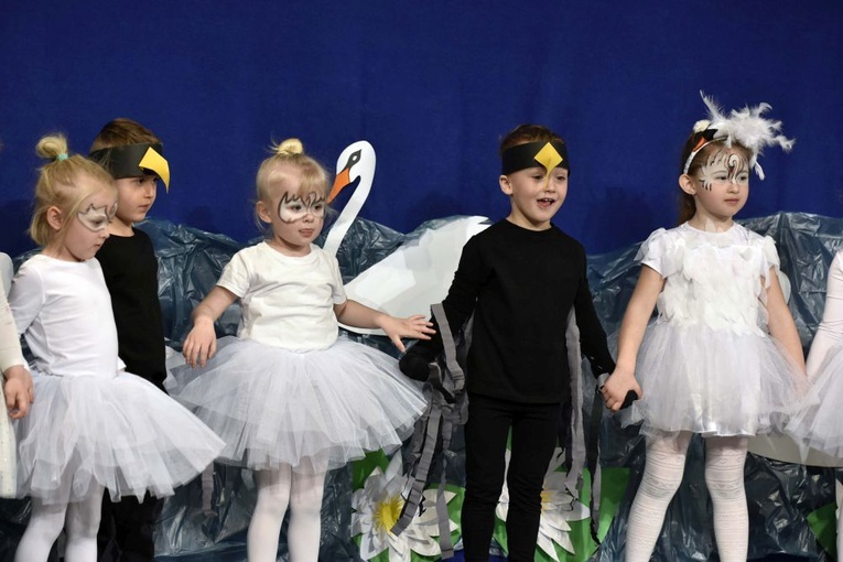 Dzieci z Publicznego Przedszkola Sióstr Prezentek na przeglądzie teatralnym 