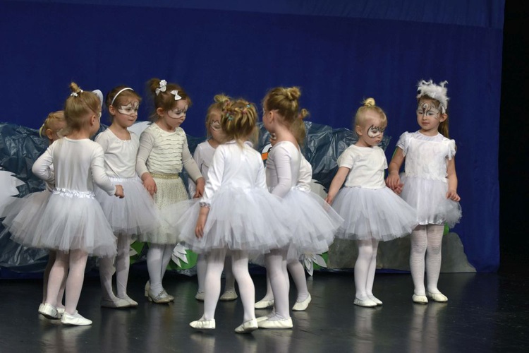 Dzieci z Publicznego Przedszkola Sióstr Prezentek na przeglądzie teatralnym 