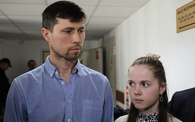 Polacy ratują rosyjską rodzinę. "Telefony od dziennikarzy z całego świata. Zwłaszcza Rosji. Polacy są dla nich bohaterami"