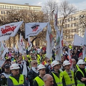 Pikieta Solidarności przed Urzędem Wojewódzkim w Katowicach.