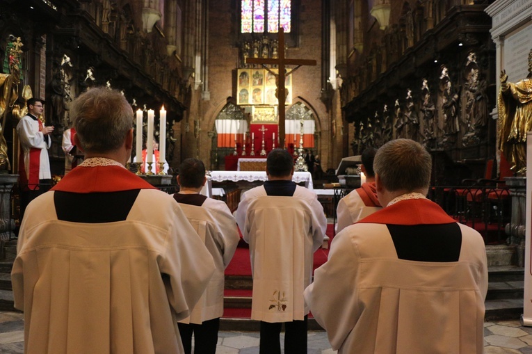 Droga Krzyżowa z osobami chorymi i niepełnosprawnymi w katedrze
