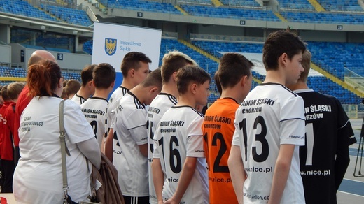 Trening Anity Włodarczyk z dziećmi na Stadionie Śląskim