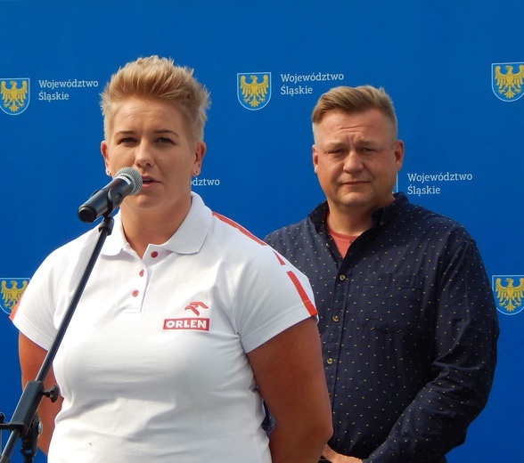 Trening Anity Włodarczyk z dziećmi na Stadionie Śląskim