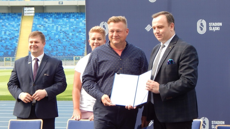 Trening Anity Włodarczyk z dziećmi na Stadionie Śląskim