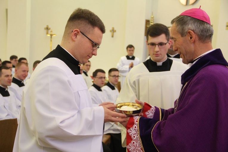 Tarnowskie seminarium. Przyjęcie do posługi lektoratu i akolitatu