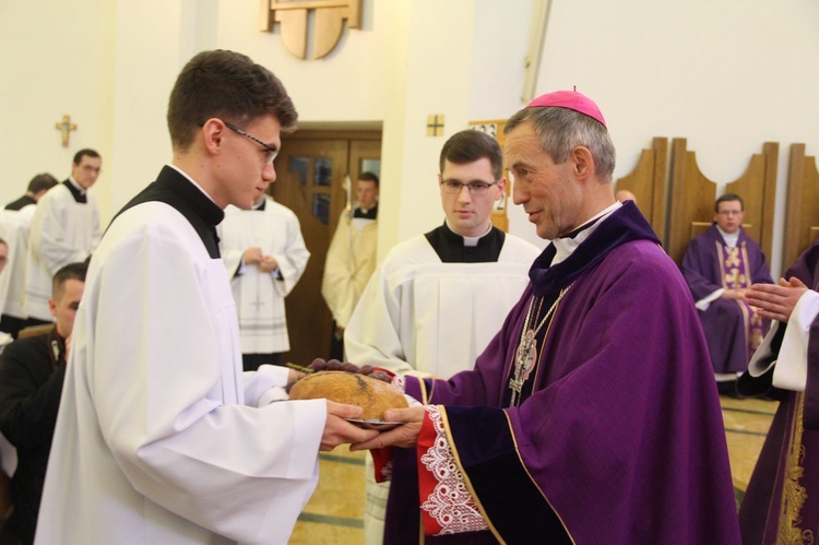 Tarnowskie seminarium. Przyjęcie do posługi lektoratu i akolitatu