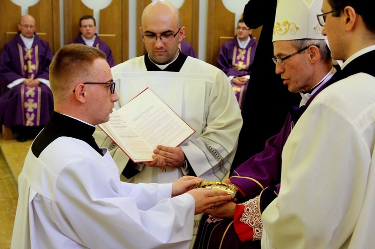 Tarnowskie seminarium. Przyjęcie do posługi lektoratu i akolitatu