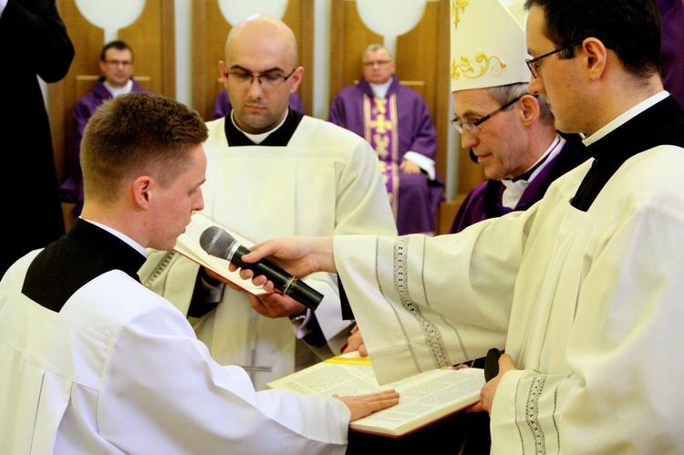 Tarnowskie seminarium. Przyjęcie do posługi lektoratu i akolitatu