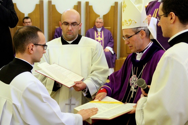 Tarnowskie seminarium. Przyjęcie do posługi lektoratu i akolitatu