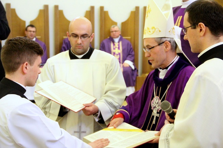 Tarnowskie seminarium. Przyjęcie do posługi lektoratu i akolitatu