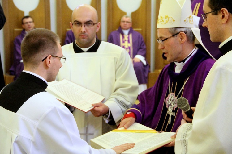 Tarnowskie seminarium. Przyjęcie do posługi lektoratu i akolitatu