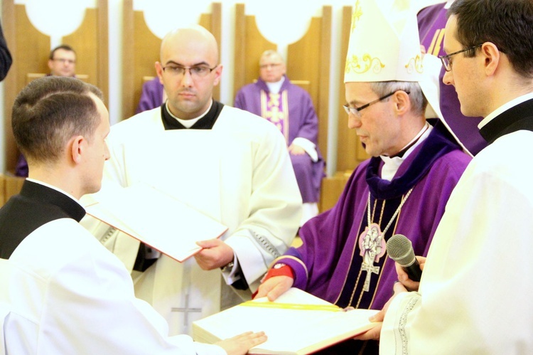 Tarnowskie seminarium. Przyjęcie do posługi lektoratu i akolitatu