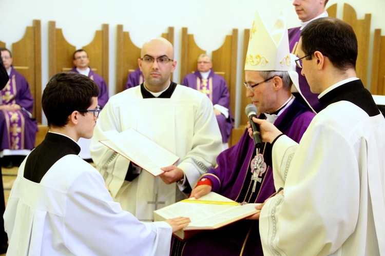 Tarnowskie seminarium. Przyjęcie do posługi lektoratu i akolitatu