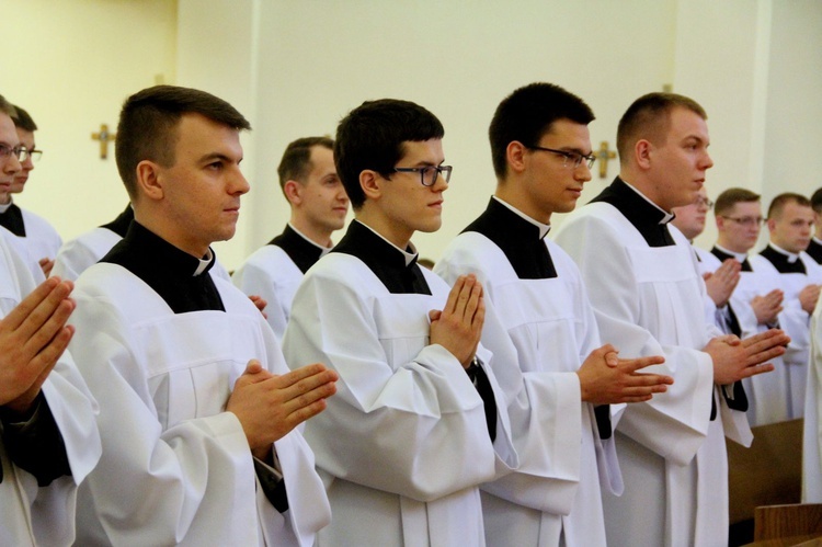 Tarnowskie seminarium. Przyjęcie do posługi lektoratu i akolitatu