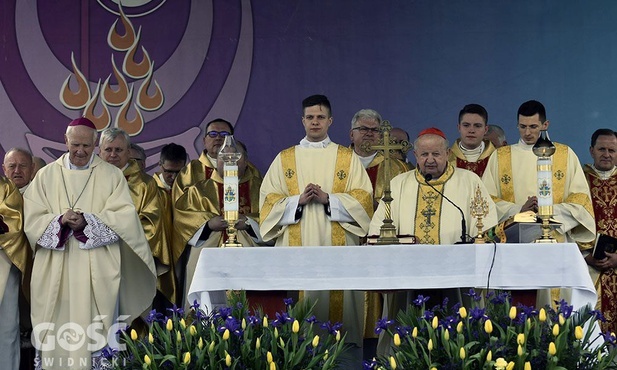 Biskup Ignacy przyznał, że od lat zależało mu, by Mszy papieskiej w Wałbrzychu przewodniczył najbliższy świadek świętości Jana Pawła II.