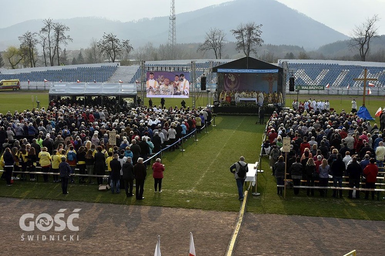 Msza papieska na wałbrzyskim stadionie