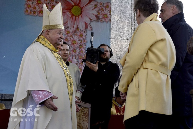 Msza papieska na wałbrzyskim stadionie