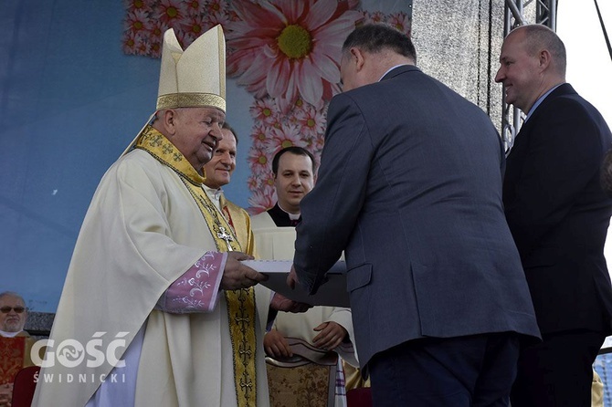 Msza papieska na wałbrzyskim stadionie